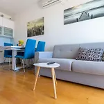 Jadran Apartment With Balcony And Parking Garage