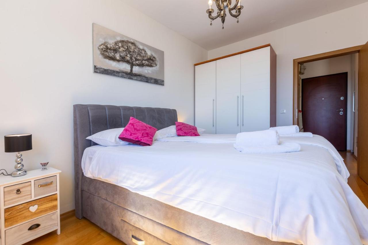 Appartement Jadran With Balcony And Parking Garage