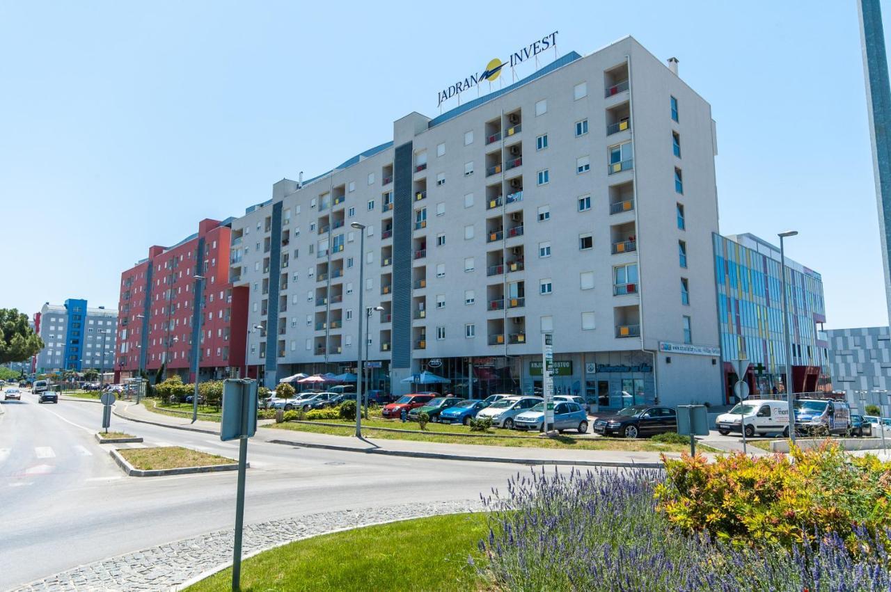 Jadran With Balcony And Parking Garage Appartement *
