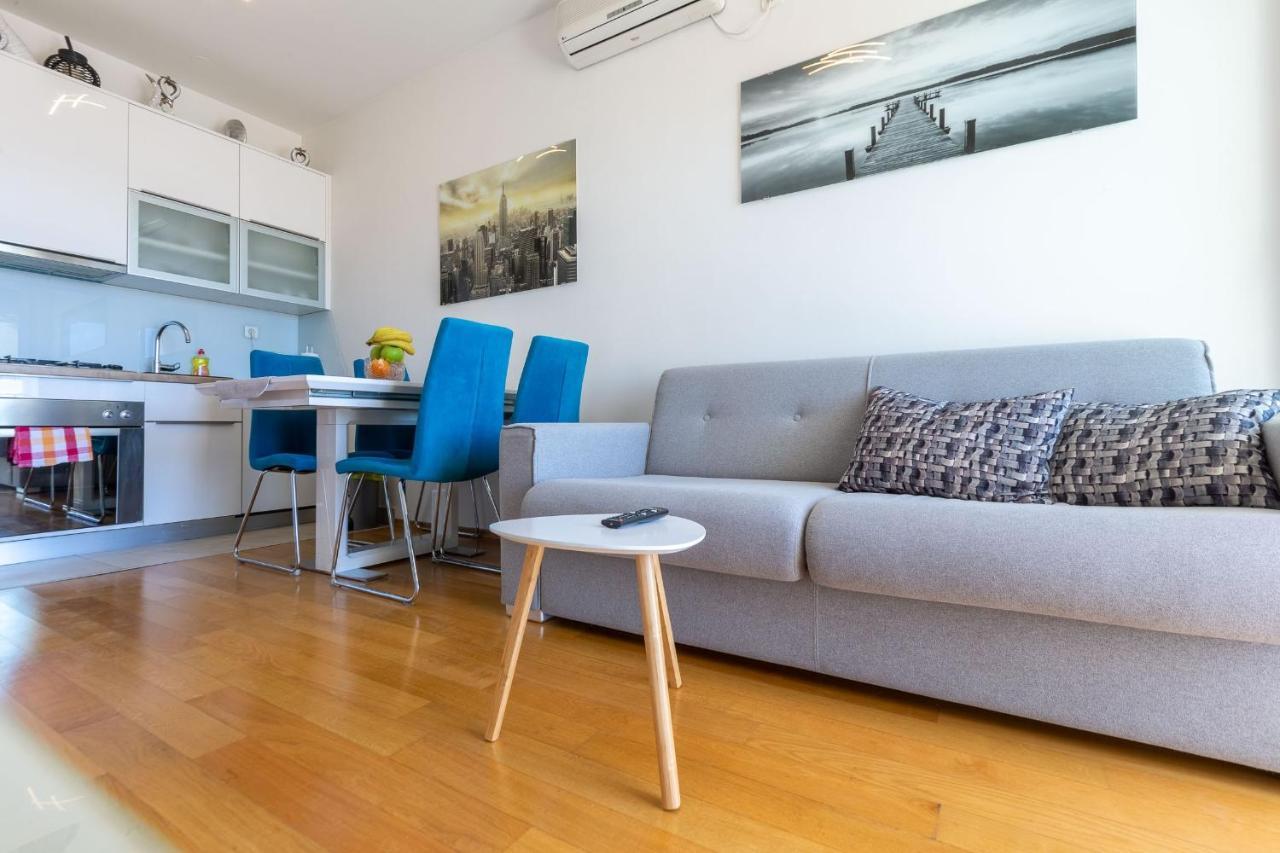 Jadran With Balcony And Parking Garage Appartement *